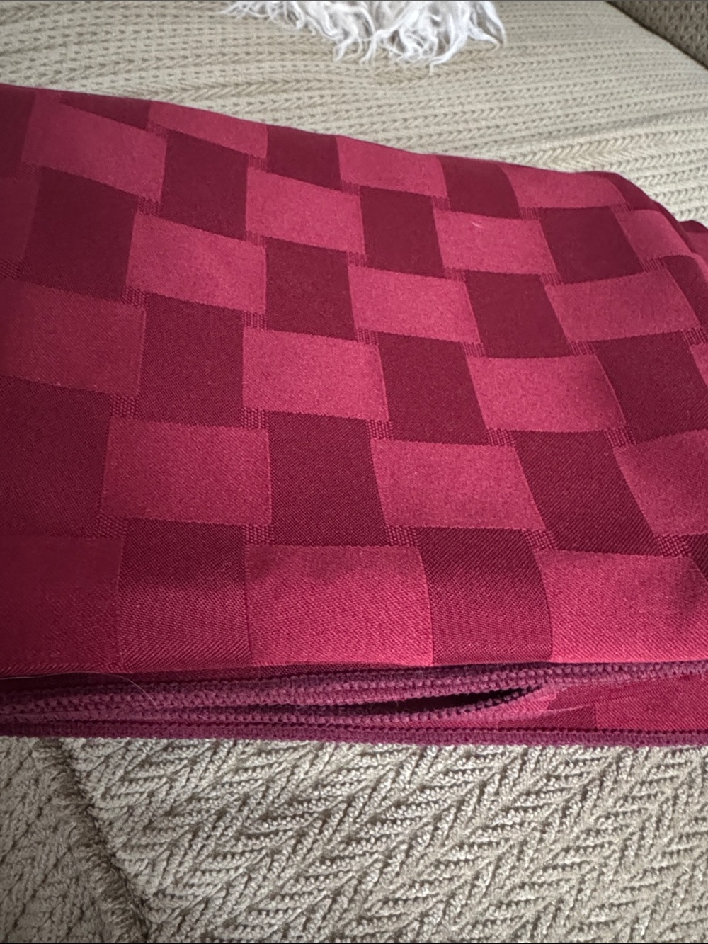 Vintage burgundy jacquard woven tablecloth rectangle water resistant 52” x 68”